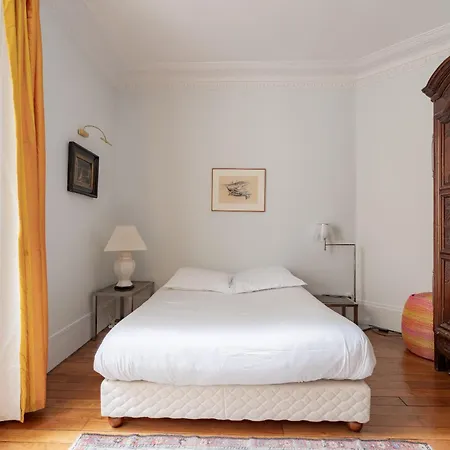 Veeve - Pere-lachaise Chronicles Apartment