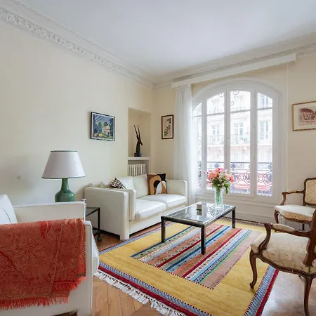 Apartment Veeve - Pere-lachaise Chronicles