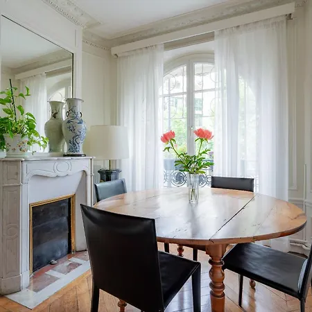 Veeve - Pere-lachaise Chronicles Apartment *
