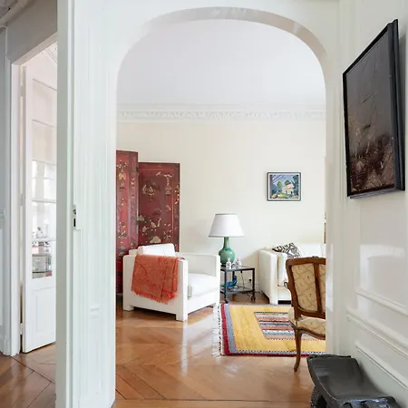 Veeve - Pere-lachaise Chronicles Apartment